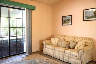 108 E Campeche St in South Padre Island, TX - Foto de edificio - Building Photo