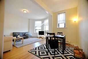 1954 Beacon St in Boston, MA - Building Photo