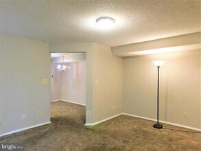 11907 Tarragon Rd-Unit -C in Reisterstown, MD - Foto de edificio - Building Photo
