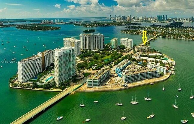 1 Century Ln in Miami Beach, FL - Foto de edificio - Building Photo
