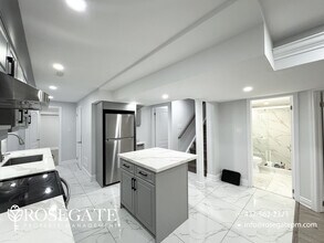 1108 Solomon Ct in Milton, ON - Building Photo - Building Photo
