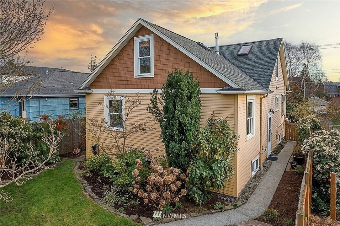 626 NW 82nd St in Seattle, WA - Foto de edificio