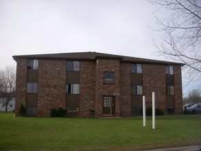 Ashwood Crossing in Lockport, NY - Building Photo - Building Photo