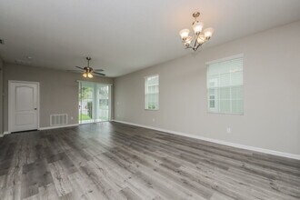 6841 Goldflower Ave in Harmony, FL - Foto de edificio - Building Photo