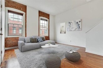 158 Wayne St in Jersey City, NJ - Building Photo - Building Photo