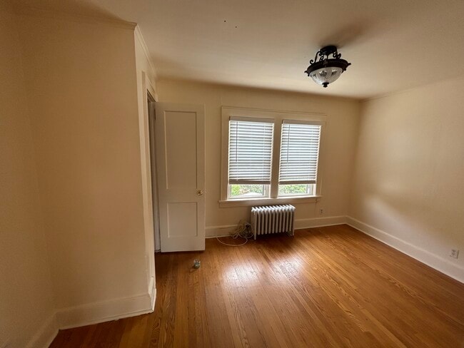 114 Barkley Ave, Unit Flr 2 in Clifton, NJ - Building Photo - Building Photo