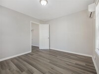 1312 Weiss St photo'