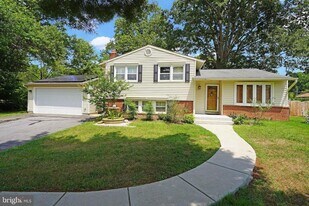 8905 Valley Forge Dr in Alexandria, VA - Building Photo