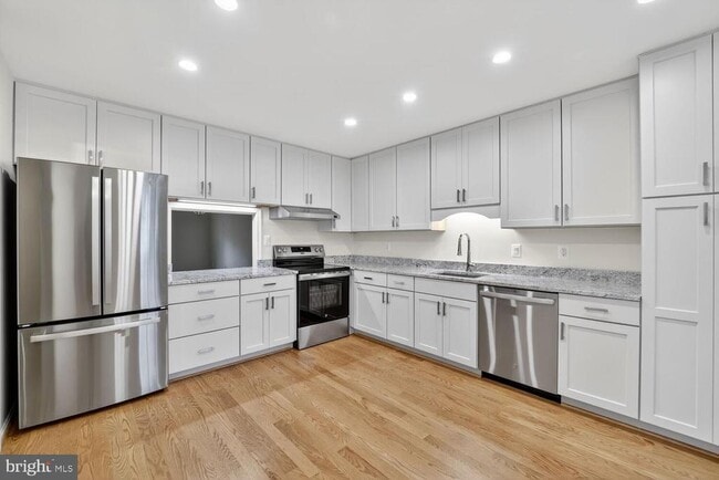 4843 Sangamore Rd in Bethesda, MD - Building Photo - Building Photo