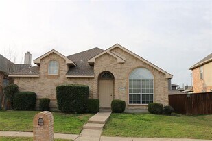 3169 Riverside Dr in Carrollton, TX - Building Photo