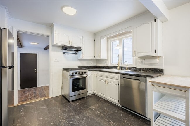 105 Chestnut Dr in Rochester, NY - Building Photo - Building Photo