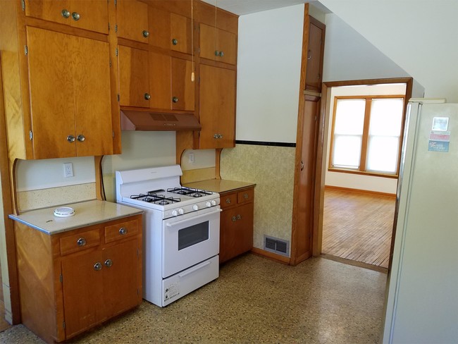 2121 Walnut St in Cedar Falls, IA - Building Photo - Building Photo