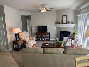 93 Kinloch Dr in Bella Vista, AR - Building Photo - Building Photo