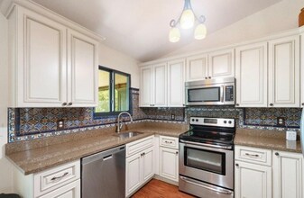 5426 NW Clark Ave in Port St. Lucie, FL - Foto de edificio - Building Photo