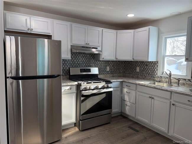 8 Hideaway Ln in Marlboro, NY - Building Photo - Building Photo