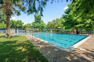 2413 Bahama Rd in Austin, TX - Building Photo