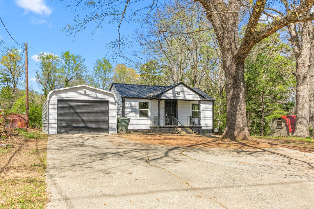 815 Central Falls Rd in Asheboro, NC - Building Photo
