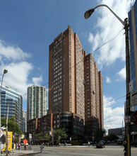 Horizon on Bay in Toronto, ON - Building Photo - Building Photo