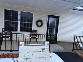 125 High St, Unit B in Oakland, ME - Building Photo