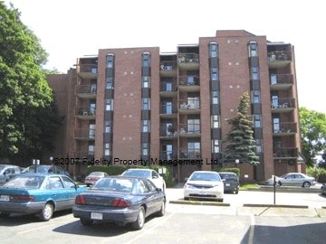 Harris Tower in Cambridge, ON - Building Photo