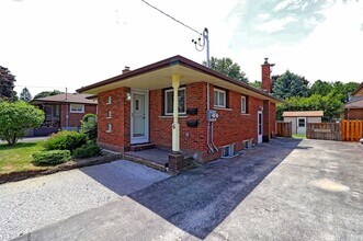 6 Rockcliffe St in Oshawa, ON - Building Photo - Building Photo