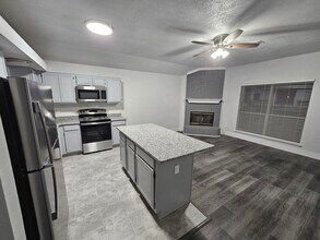 919 Crestwood Dr in Cedar Hill, TX - Building Photo - Building Photo