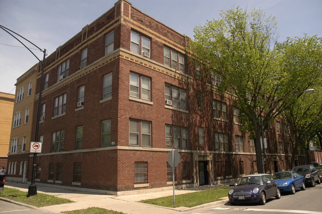 1526 W Belle Plaine Ave in Chicago, IL - Foto de edificio
