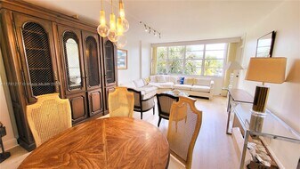 2761 Taft St in Hollywood, FL - Building Photo