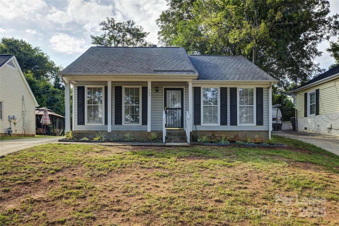405 N Summit Ave in Charlotte, NC - Building Photo