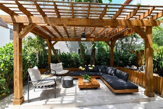 2918 Bird Ave in Miami, FL - Foto de edificio - Building Photo