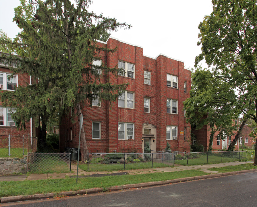 2115 R St SE in Washington, DC - Foto de edificio