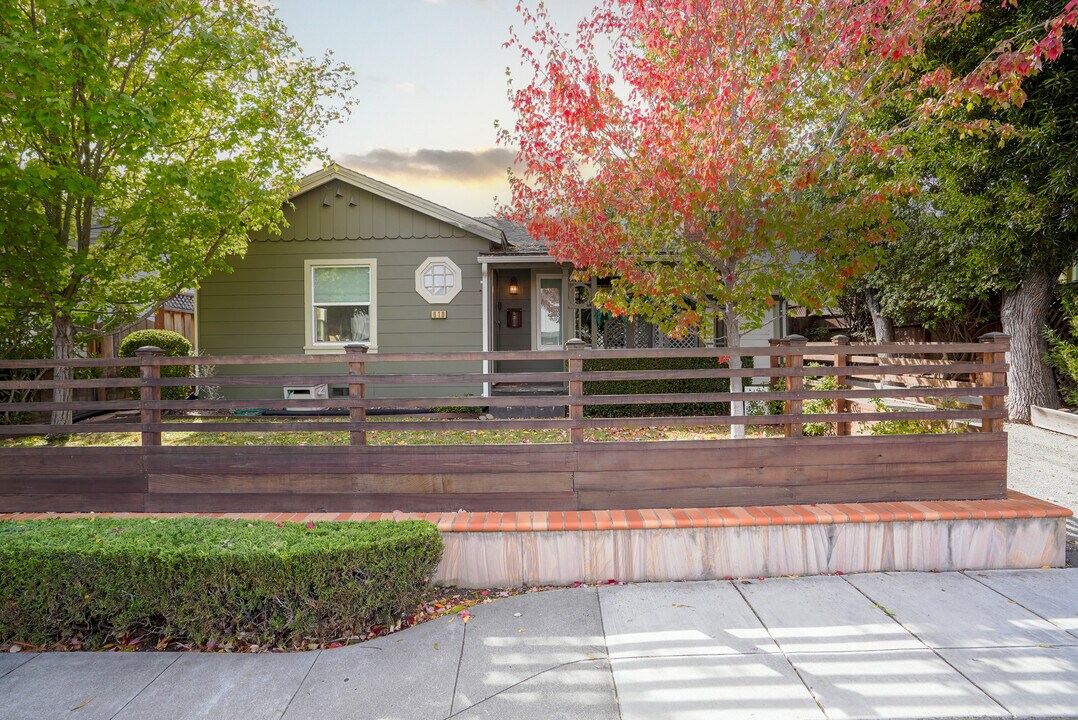 610 Topaz St in Redwood City, CA - Building Photo