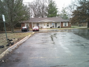 400 Tella Jane Ln in Louisiana, MO - Foto de edificio - Building Photo