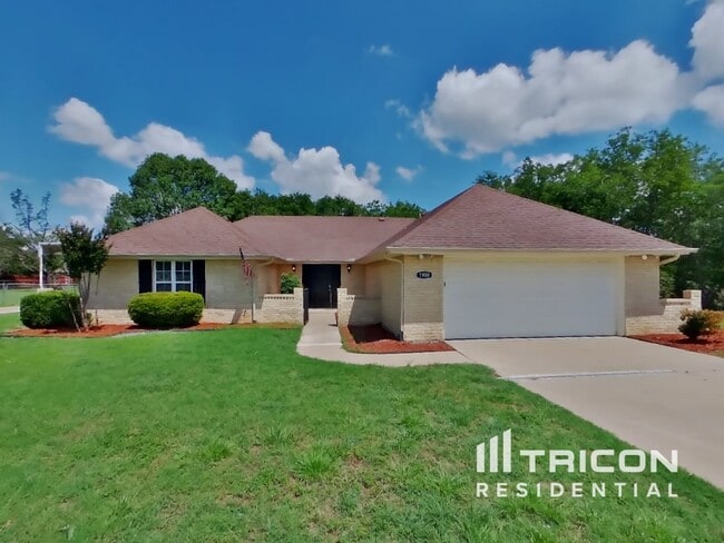property at 1900 Easy Ct