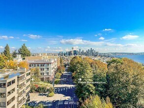654 W Olympic Pl in Seattle, WA - Building Photo - Building Photo