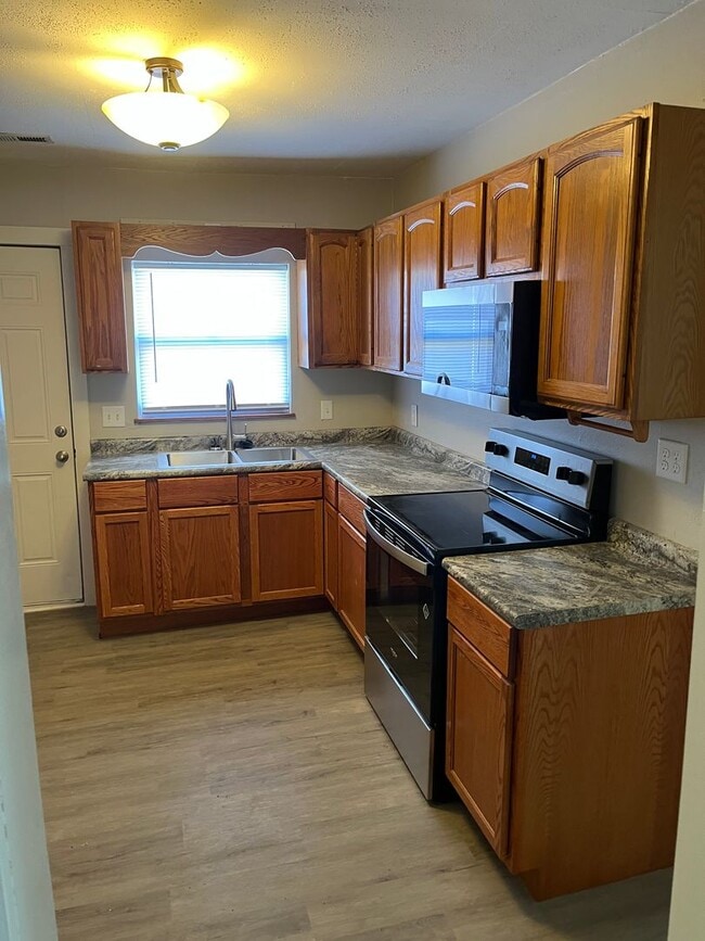 property at 507 Redbud Ln