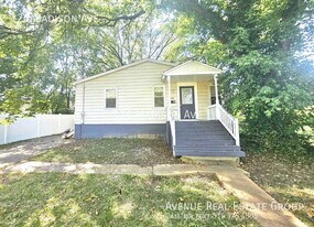 126 Madison Ave in Webster Groves, MO - Building Photo