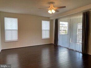 43373 Southland St in Ashburn, VA - Building Photo - Building Photo