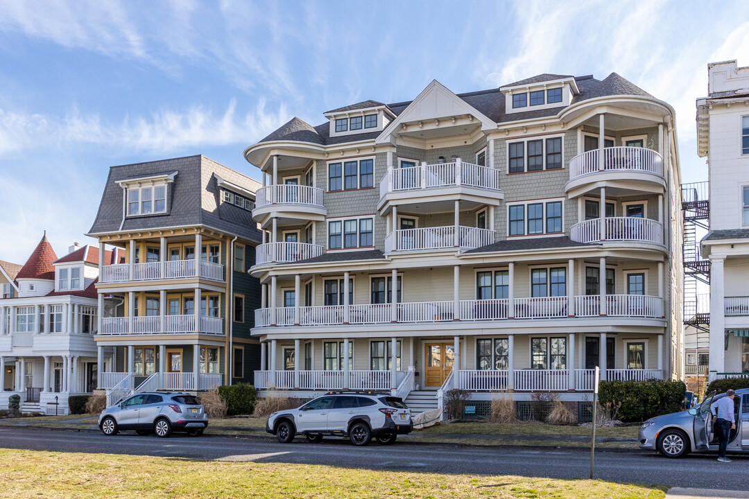 30 Ocean Pathway in Ocean Grove, NJ - Foto de edificio