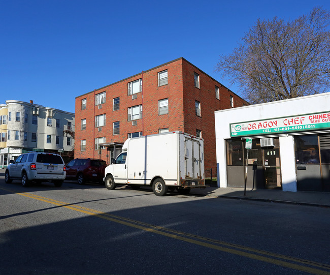 681-693 Moody St in Waltham, MA - Foto de edificio - Building Photo