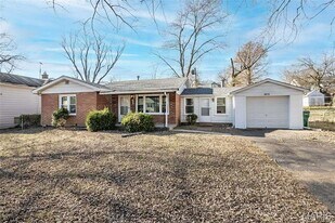 9813 Winkler Dr in St. Louis, MO - Building Photo