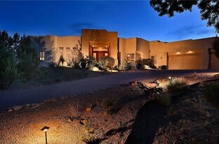 8 E Longview Dr in Santa Fe, NM - Building Photo
