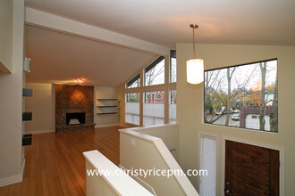 3314 E Pike St in Seattle, WA - Foto de edificio - Building Photo