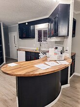 1100 W Locust St in Canton, IL - Building Photo - Building Photo