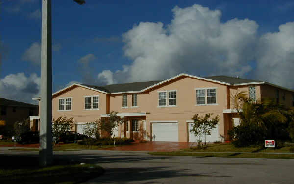 Tropic Isles Town Homes in Delray Beach, FL - Foto de edificio - Building Photo