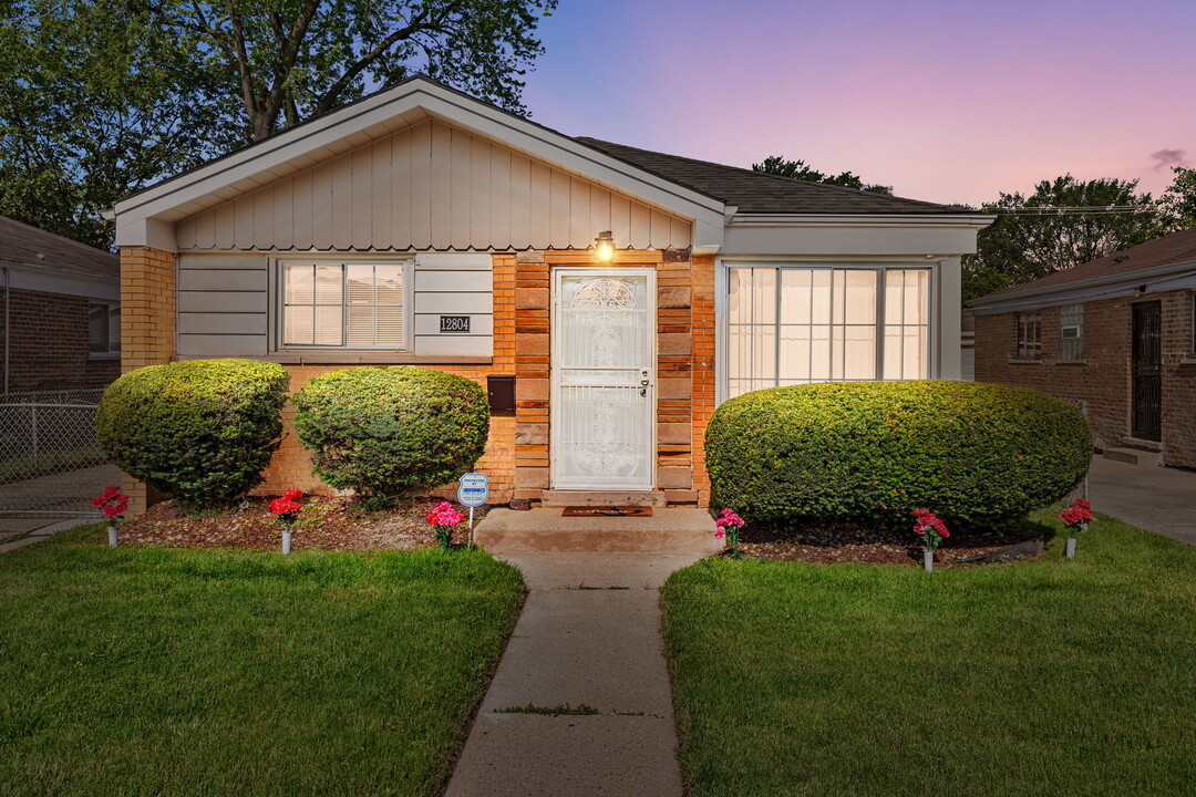 12804 S Racine Ave in Calumet Park, IL - Foto de edificio