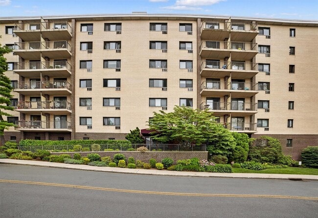 108 Sagamore Rd in Eastchester, NY - Building Photo - Building Photo