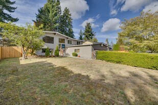 16741 NE 6th St in Shoreline, WA - Building Photo