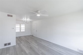 2333 Eagle Dr in Del City, OK - Building Photo - Building Photo