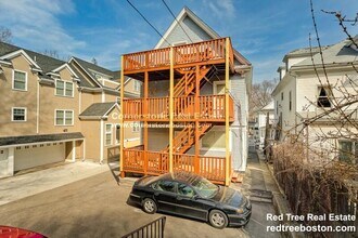 28 Hillside St, Unit 1 in Boston, MA - Foto de edificio - Building Photo